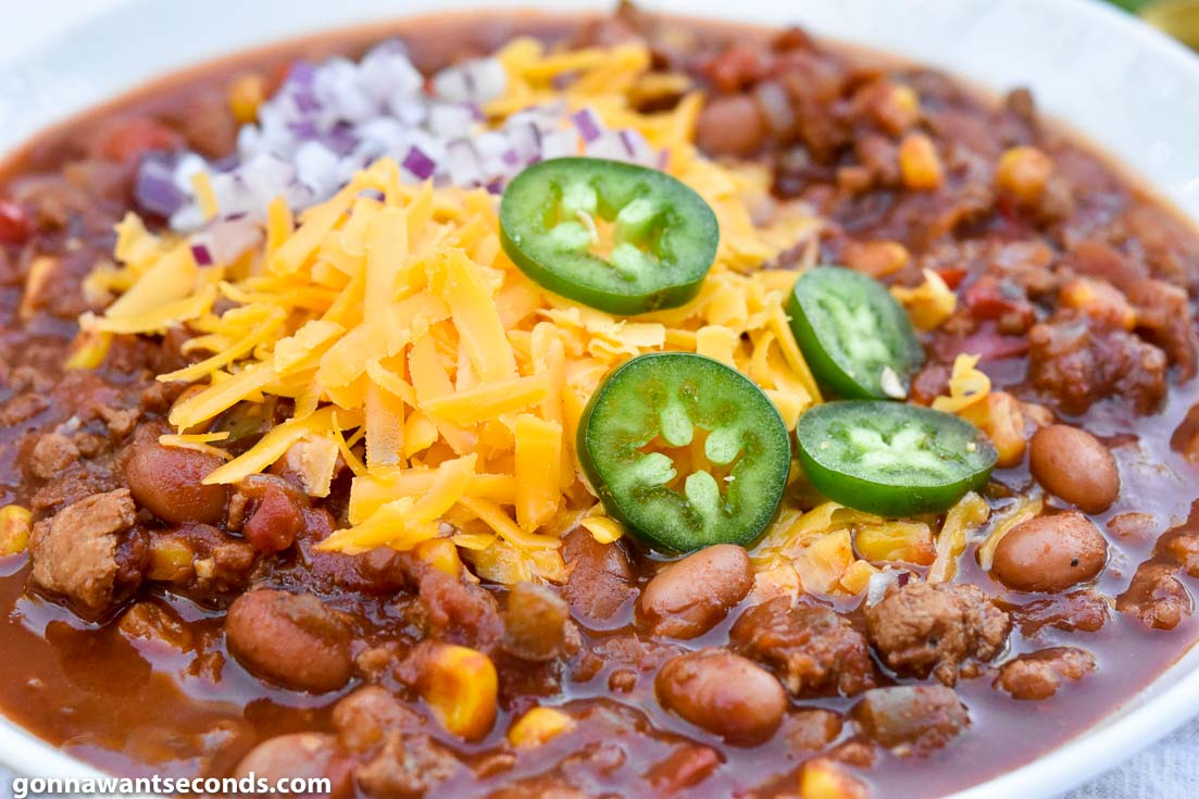 turkey chili with toppings