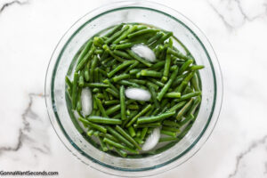how to make arkansas green beans with bacon , place green beans in ice bath