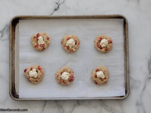 Step 9 how to make strawberry cheesecake cookies, Scoop the frozen cream cheese into the indent.