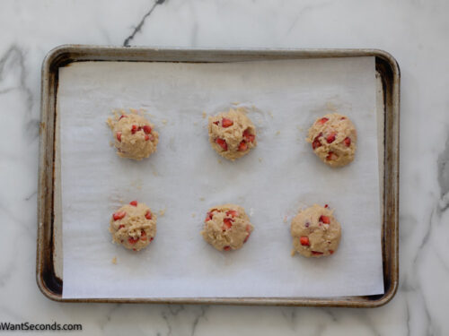 Step 10 how to make strawberry cheesecake cookies, Shape the cookie dough balls around the cream cheese to enclose it.