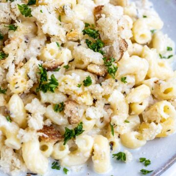 green chile mac and cheese on a plate
