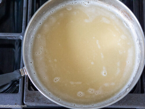 how to make cracker barrel mac and cheese oven baked step 4, Slowly whisk chicken broth in