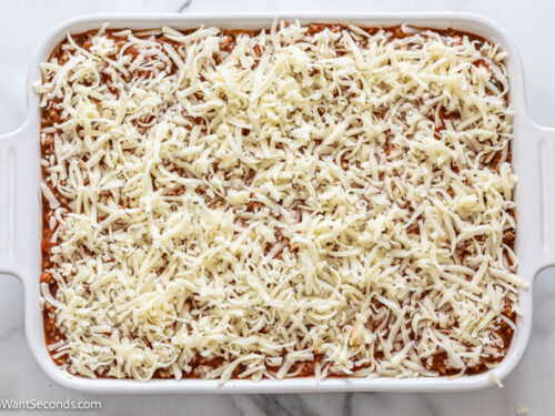 how to make tiktok million dollar spaghetti step 9, sprinkle top with mozzarella and bake