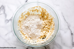 step 4 how to make easy strawberry cookies , mix the dry ingredients to the butter mixture