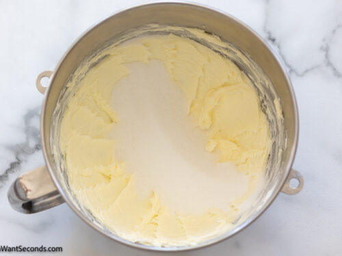 Step 5 how to make peach bundt cake, Gradually mix in sugar until blended.