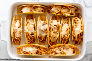 Step 6 how to make spaghetti with taco seasoning, add cheese and bake