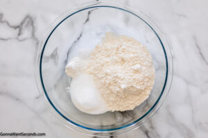 Step 2 how to make Bo-berry biscuit, whisk the dry ingredients