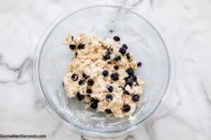 Step 4 how to make Bo Berry biscuit, fold in the blueberries