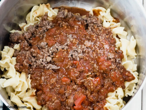 Step 4 how to make lazy lasagna casserole, pour the sauce over the cooked pasta and toss to coat