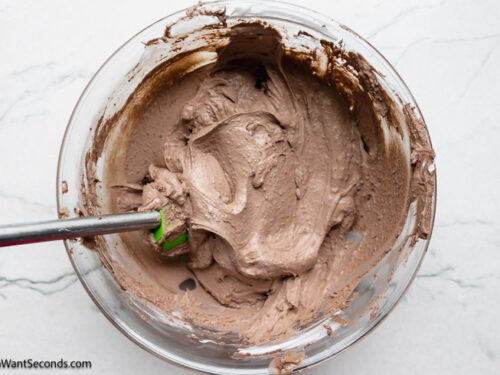 Step 5 how to make chocolate pudding pie, Fold the Cool Whip until evenly combined.