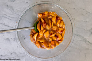 Step 5 how to make peach pie with fresh peaches, Mix.