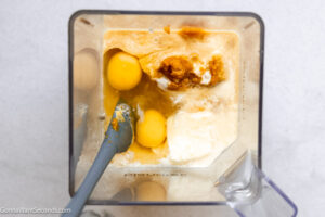 Step 1 how to make impossible pumpkin pie, Add pumpkin puree, milk, butter, and eggs to a blender.
