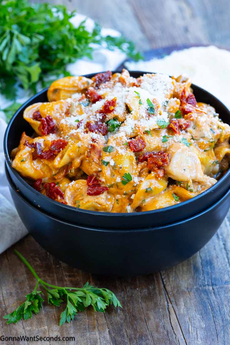 This marry me chicken tortellini has a creamy, garlicky, sun-dried tomato and spinach sauce packed with juicy breaded chicken and soft tortellini. #chickentortellini #marrymechicken marry me chicken tortellini in a bowl