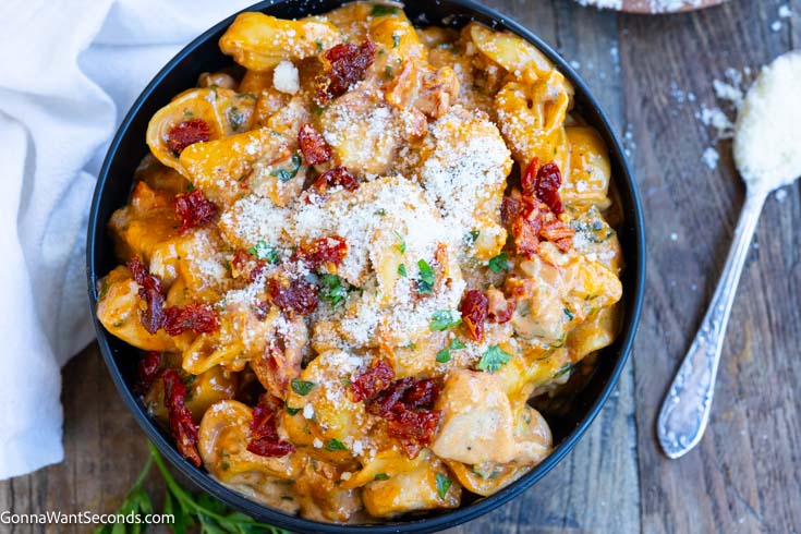 This marry me chicken tortellini has a creamy, garlicky, sun-dried tomato and spinach sauce packed with juicy breaded chicken and soft tortellini. #chickentortellini #marrymechicken marry me chicken tortellini in a bowl