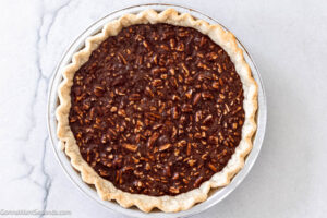 Step 5 how to make pecan fudge pie, Add mixture to the pie shell.