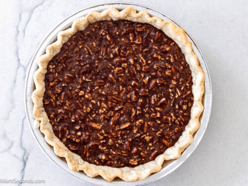 Step 5 how to make pecan fudge pie, Add mixture to the pie shell.