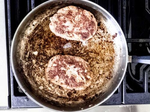 Step 4 how to make salisbury steak, Brown both sides of the patties in a skillet.