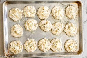 Step 3 how to make Pull Apart Garlic Bread, Dip each biscuit half into the garlic butter. Sprinkle an even layer of shredded mozzarella over garlic butter.