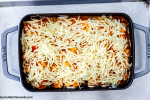 Step 5 how to make tortellini pasta casserole, Sprinkle the remaining mozzarella on top. Bake.