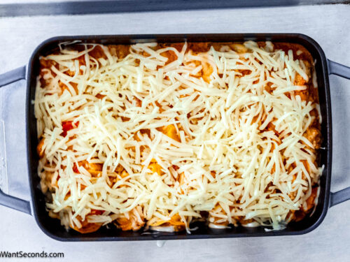 Step 5 how to make tortellini pasta casserole, Sprinkle the remaining mozzarella on top. Bake.