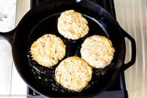 Step 4 how to make chicken burgers, Cook the patties until the crust begins to form.