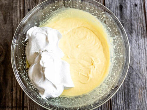 Step 4 how to make lemon icebox cake, Fold in one container of whipped topping.