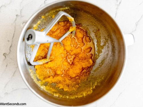 Step 3 how to make orange cake, Beat the oil and sugar/zest mixture until light and fluffy.
