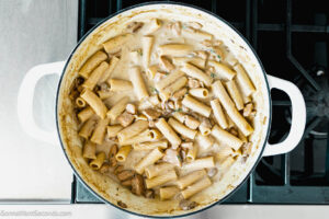 Step 10 how to make Maggiano's Rigatoni D, Stir in cooked chicken along with any juices that have accumulated on the plate, and cooked pasta. Simmer for about 5 minutes.