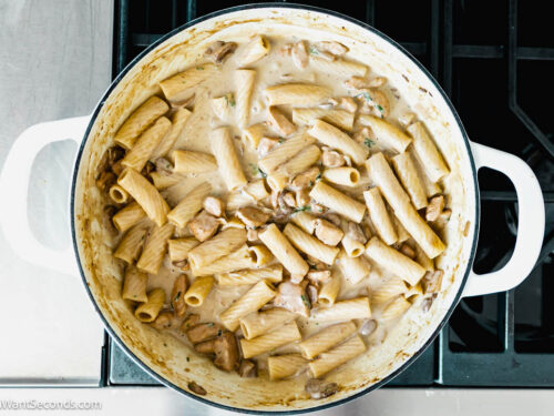 Step 10 how to make Maggiano's Rigatoni D, Stir in cooked chicken along with any juices that have accumulated on the plate, and cooked pasta. Simmer for about 5 minutes.