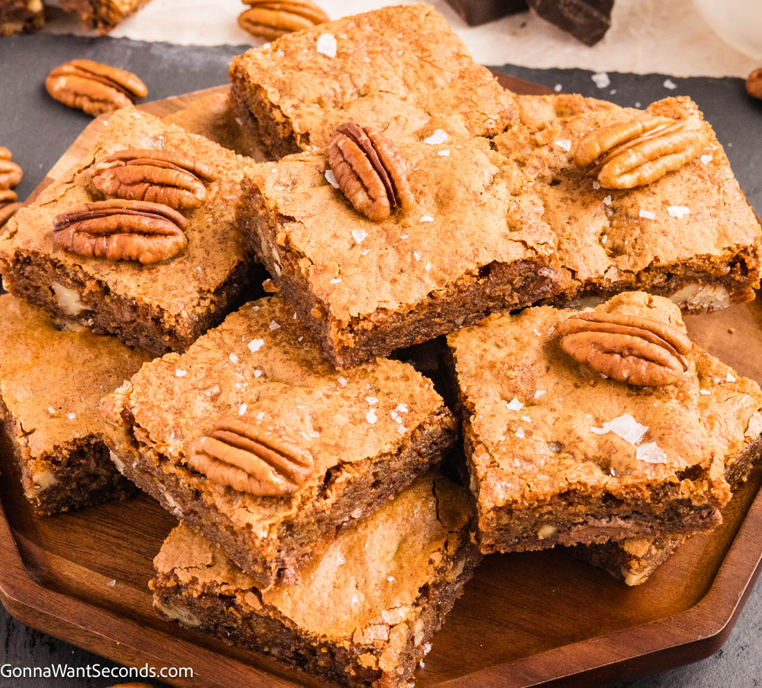 Rich, chewy Brown Butter Blondies with nutty pecans, melty chocolate, and bold butterscotch flavor. Easy, delicious, and perfect for sharing. #brownbutter #blondies slices of brown butter blondies topped with pecan