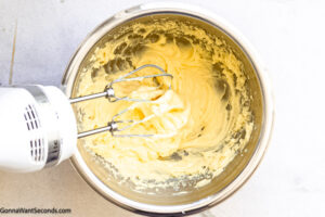 Step 2 how to make no-bake pumpkin pie, Mix using a hand-held mixer until fluffy.