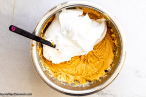 Step 5 how to make no-bake pumpkin pie, Add the whipped topping.