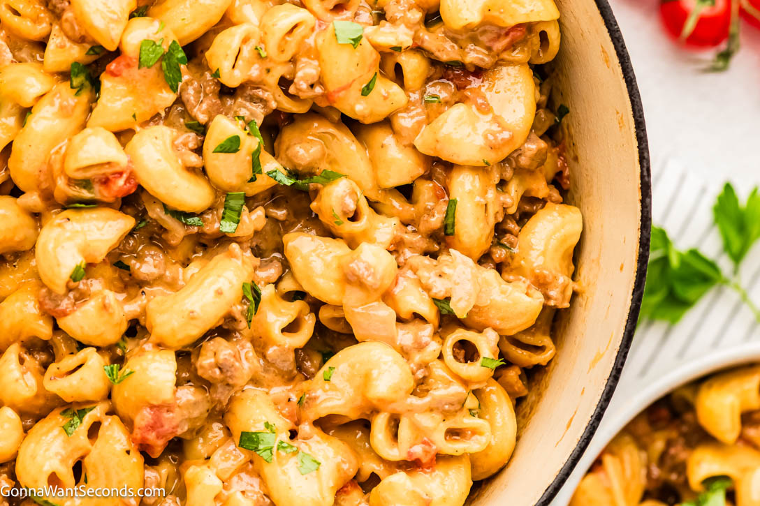 This One Pot Cheeseburger Macaroni has tender pasta, seasoned ground beef, and melty cheese with beefy sauce that tastes like your fave cheeseburger! #onepotmacaroni #cheeseburgermacaroni One Pot Cheeseburger Macaroni close up