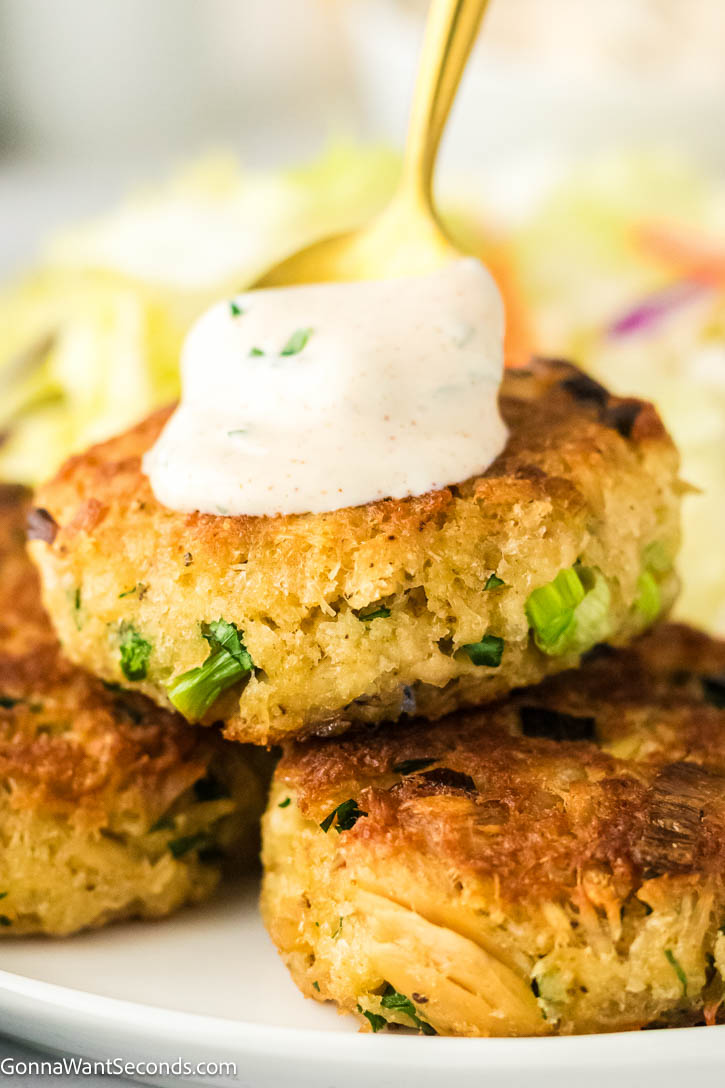 These crispy tuna cakes are easy, never mushy, and won’t fall apart. Made with simple ingredients, they’re perfect for a quick weeknight dinner. #tunacakes #tunapatties tuna cakes with lemon caper sauce on top