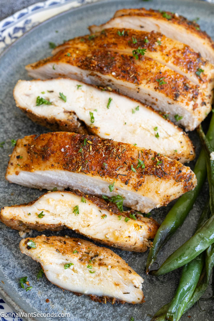 Learn how to make baked boneless chicken breast that’s juicy, tender, and never dry. This easy 425°F method works every time—perfect for weeknight dinners. #chickenbreast #bakedchickenbreast sliced baked boneless chicken breast with vegetables on the side